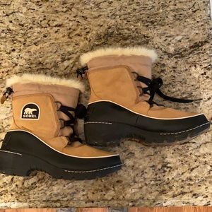 Sorel furry lined boots Sz 5.5